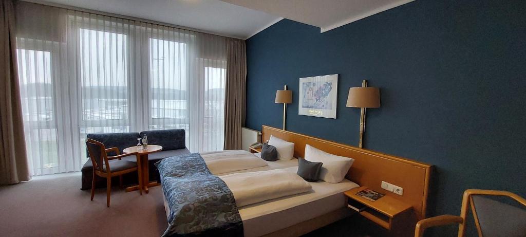 Postel nebo postele na pokoji v ubytování Grunau Hotel