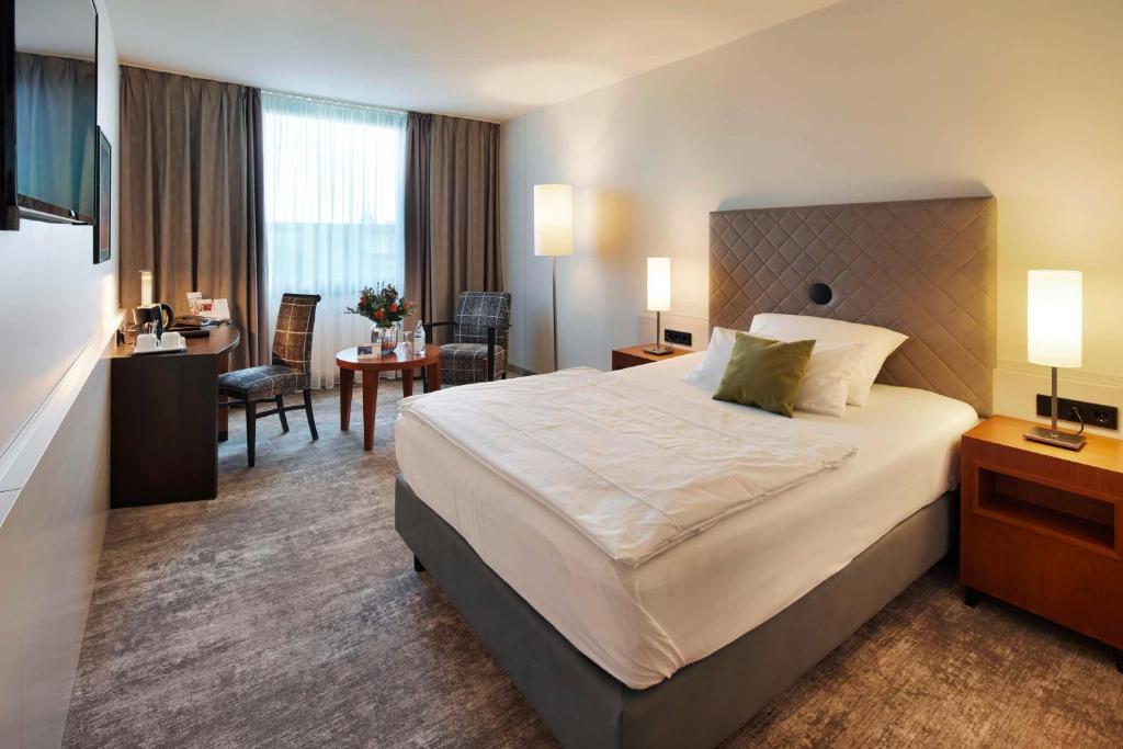 Postel nebo postele na pokoji v ubytování Best Western Plus Arosa Hotel