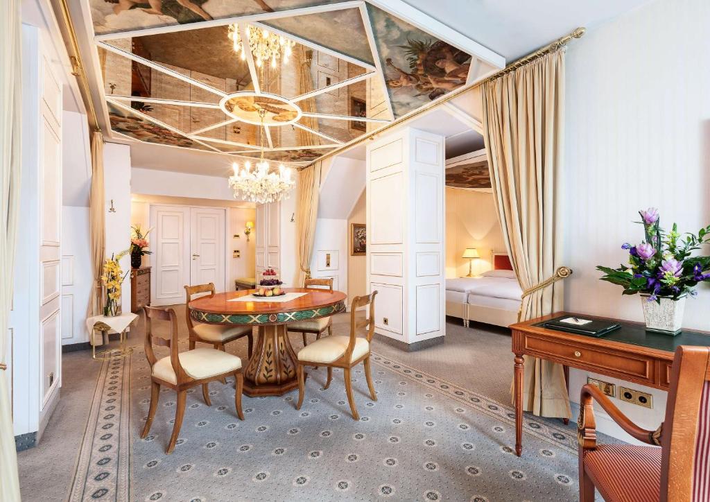 Posezení v ubytování Best Western Premier Grand Hotel Russischer Hof