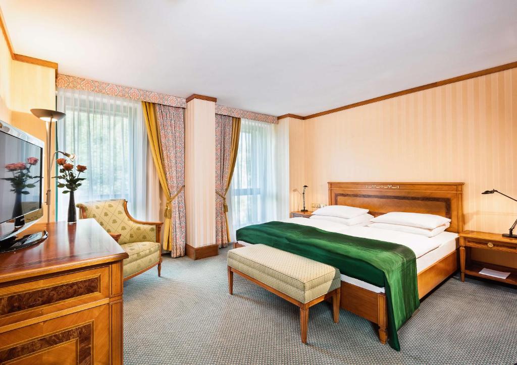 Postel nebo postele na pokoji v ubytování Best Western Premier Grand Hotel Russischer Hof