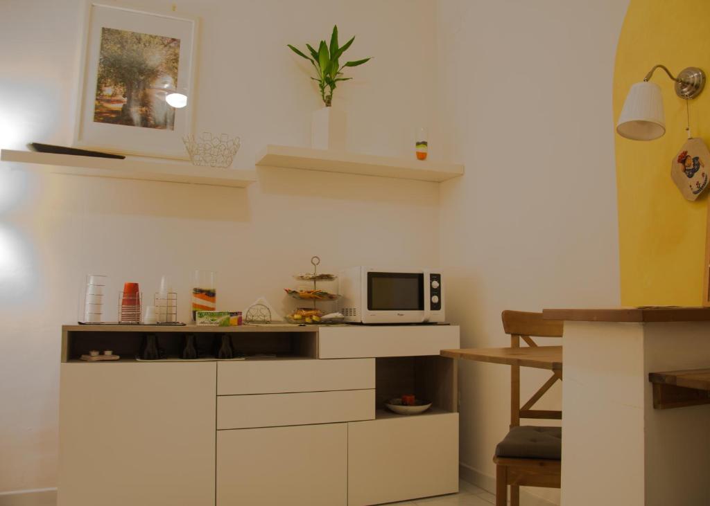 Kuchyň nebo kuchyňský kout v ubytování B&B Le Comari Salentine
