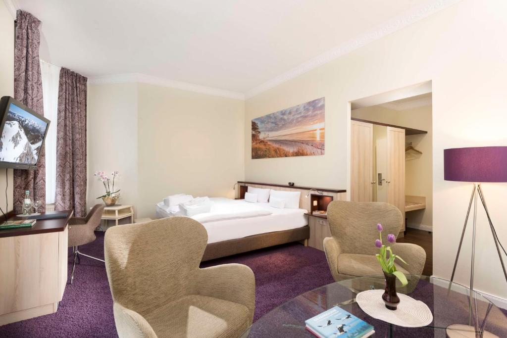 Postel nebo postele na pokoji v ubytování Best Western Plus Ostseehotel Waldschloesschen