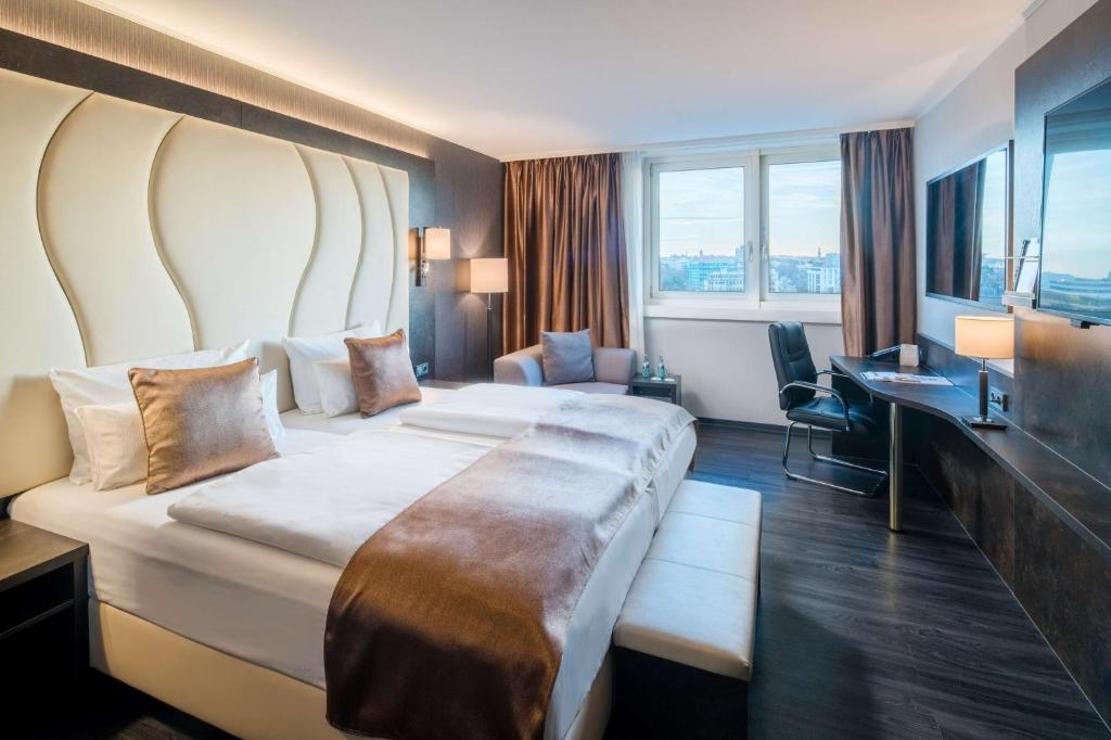 Postel nebo postele na pokoji v ubytování Best Western Plus Plaza Hotel Darmstadt
