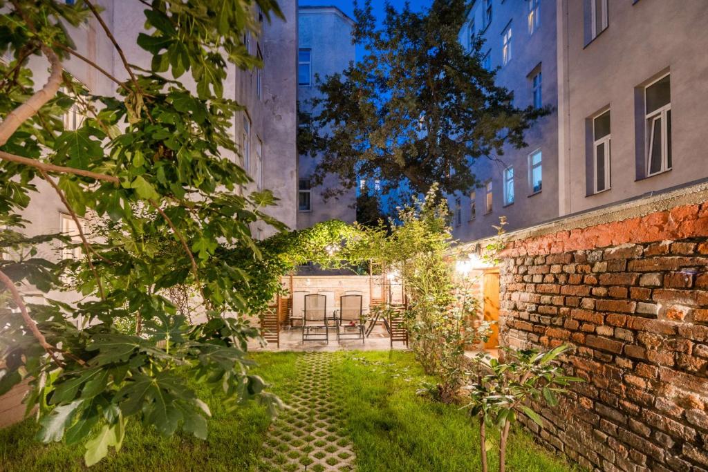 Vonkajšia záhrada v ubytovaní Best Western Plus Celebrity Suites
