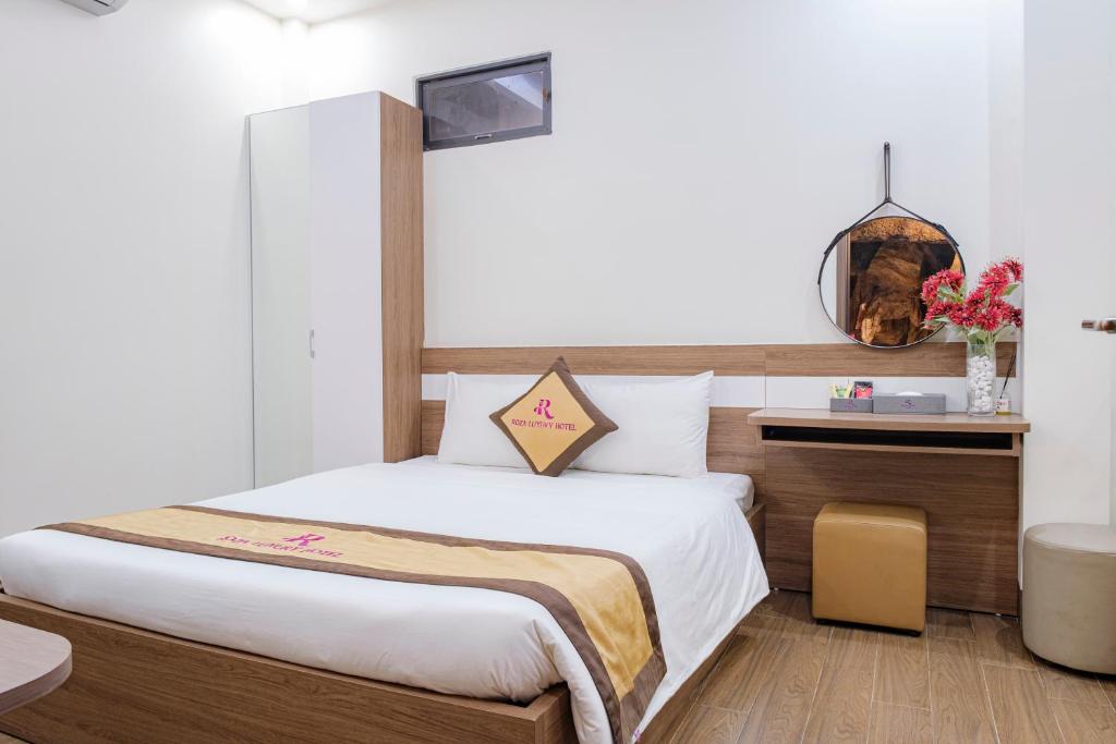Roza Palace Cat Ba - Standard Queen Room