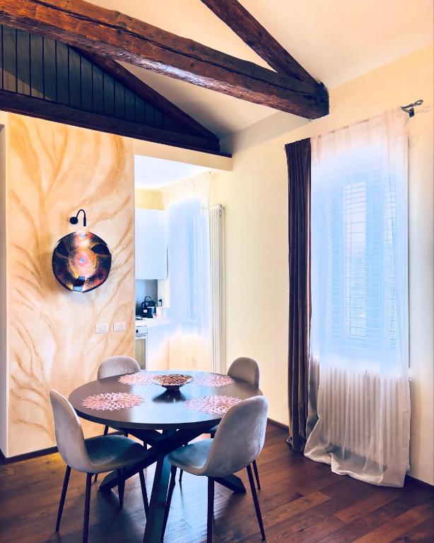 Fotografie z fotogalerie ubytování DUOMO Murano Apartment with Canal view v destinaci Murano