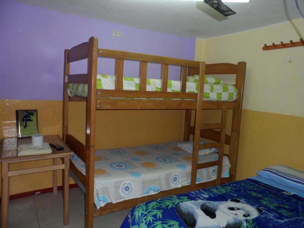 Двох'ярусне ліжко або двоярусні ліжка в номері Hostal Jovita