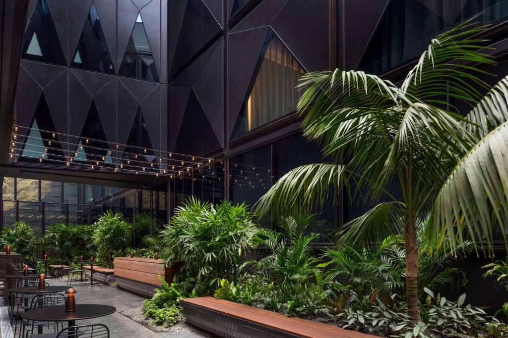 Zahrada ubytování West Hotel Sydney, Curio Collection by Hilton