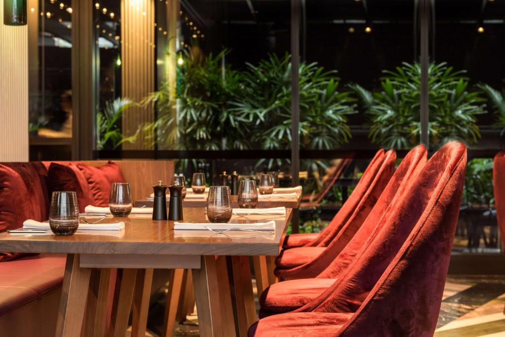 Posezení v ubytování West Hotel Sydney, Curio Collection by Hilton