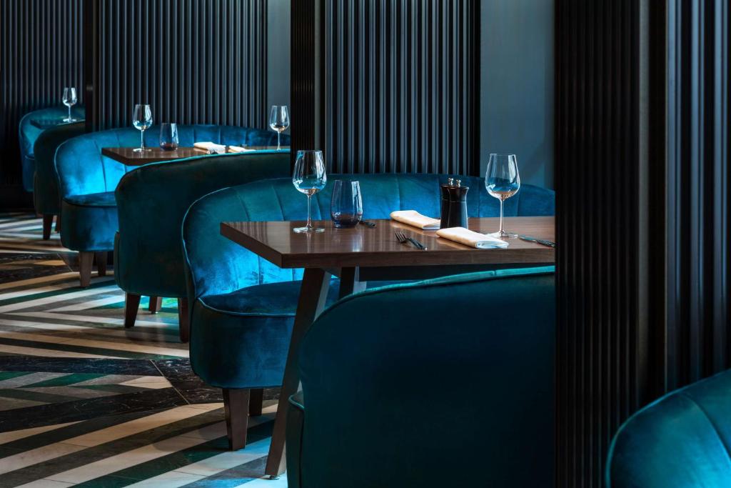 Posezení v ubytování West Hotel Sydney, Curio Collection by Hilton