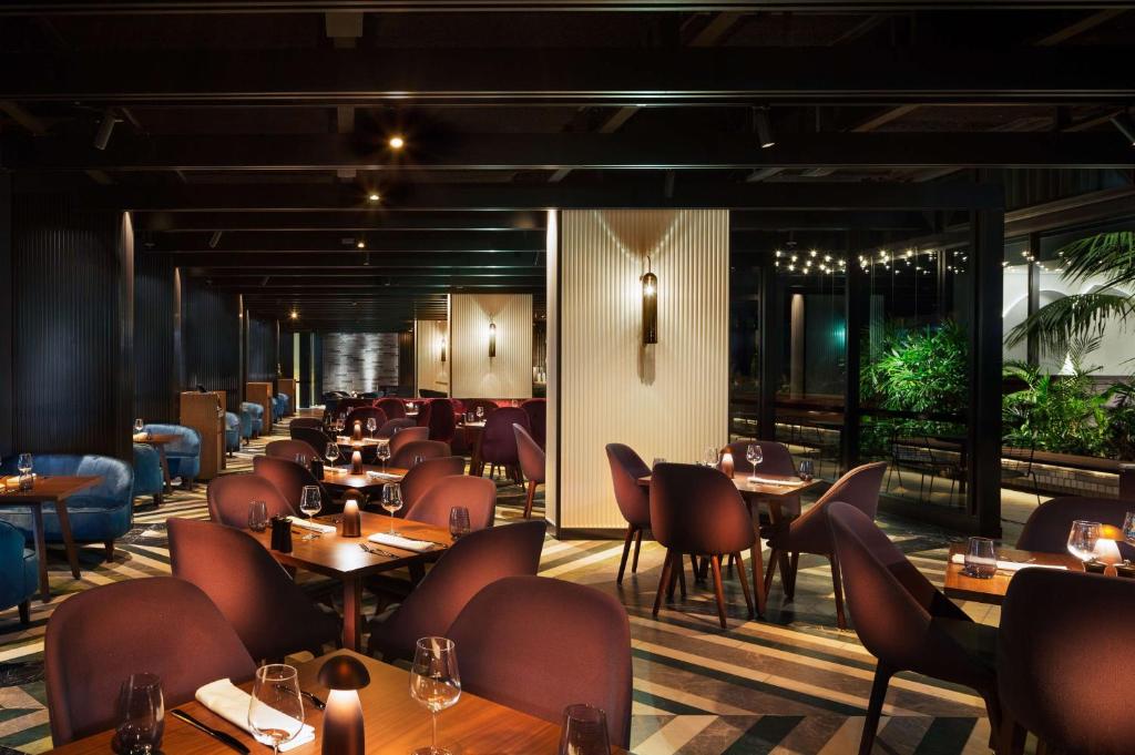 Posezení v ubytování West Hotel Sydney, Curio Collection by Hilton