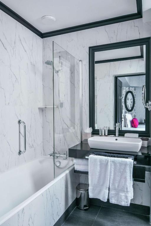 Maison Astor Paris, Curio Collection by Hilton - Deluxe King Room