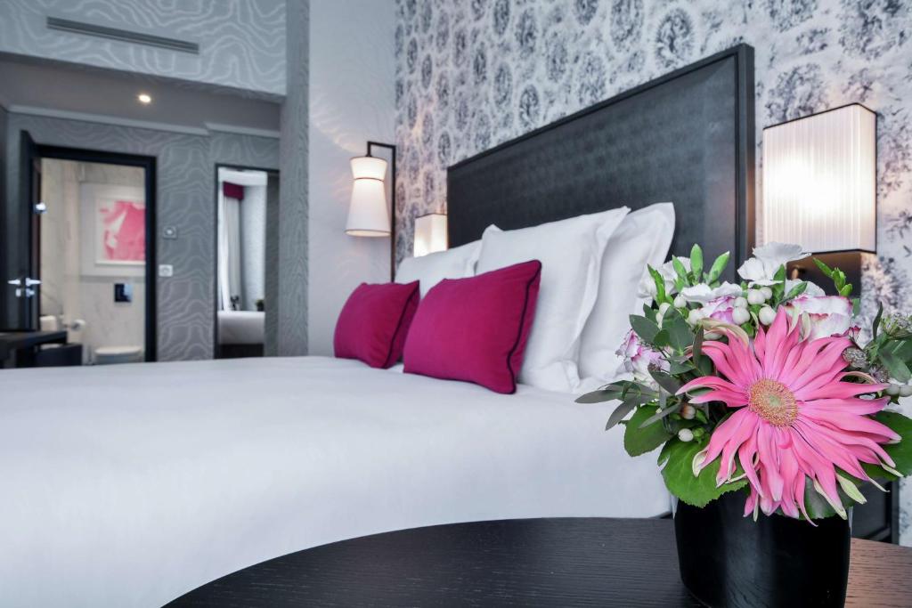 Maison Astor Paris, Curio Collection by Hilton - Classic Room