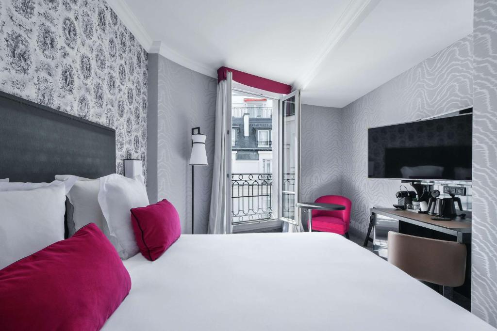 Maison Astor Paris, Curio Collection by Hilton - Queen Room