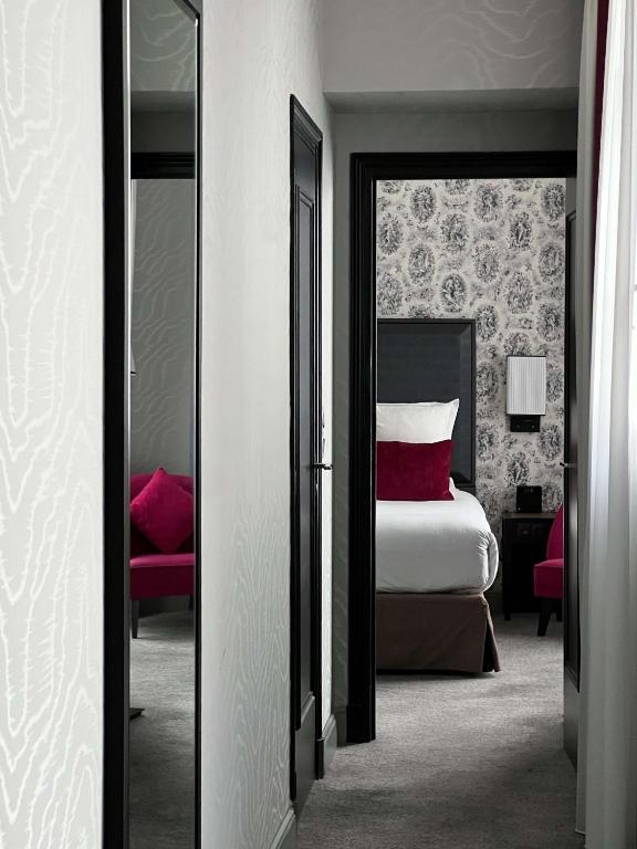 Maison Astor Paris, Curio Collection by Hilton - Premium Twin Room