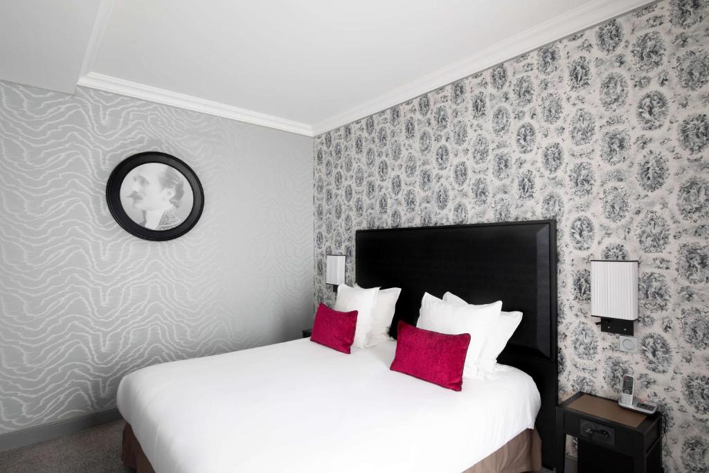 Maison Astor Paris, Curio Collection by Hilton - Premium King Room