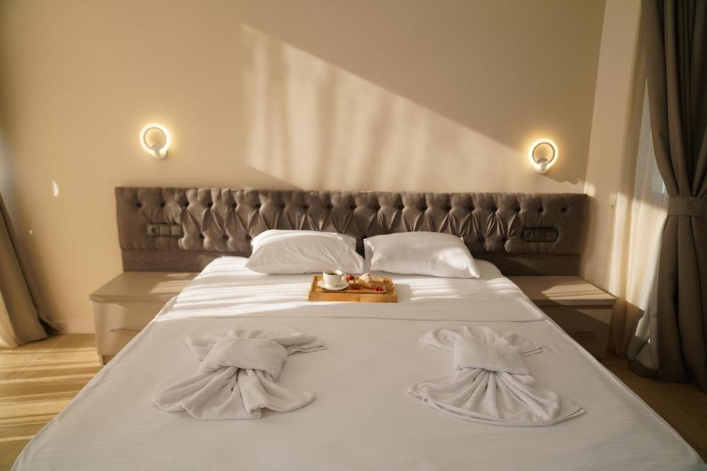 Postel nebo postele na pokoji v ubytování RUMI Hotel