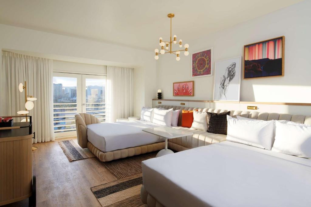 Virgin Hotels Las Vegas, Curio Collection by Hilton - 