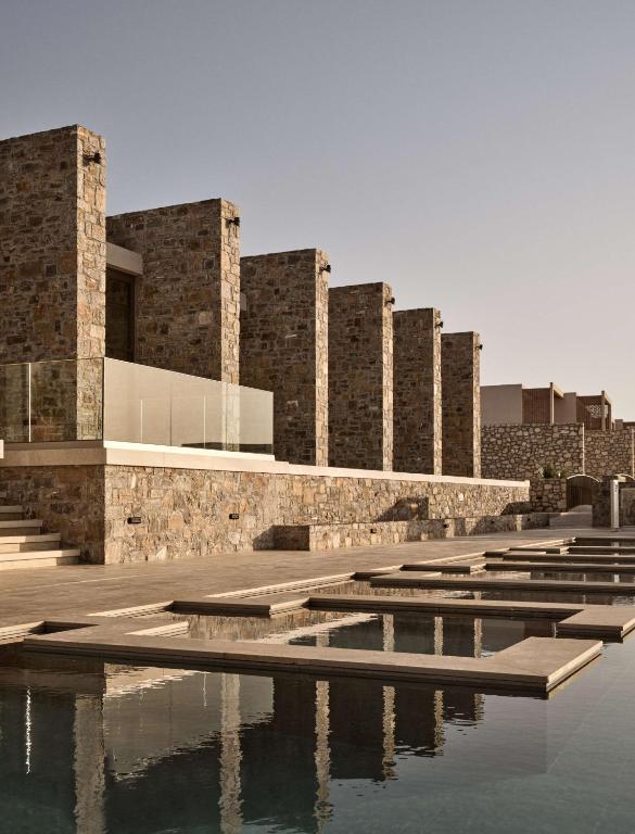Bazén v ubytování The Royal Senses Resort & Spa Crete, Curio Collection by Hilton nebo v jeho okolí