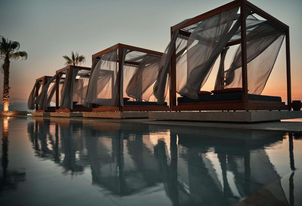 Bazén v ubytování The Royal Senses Resort & Spa Crete, Curio Collection by Hilton nebo v jeho okolí