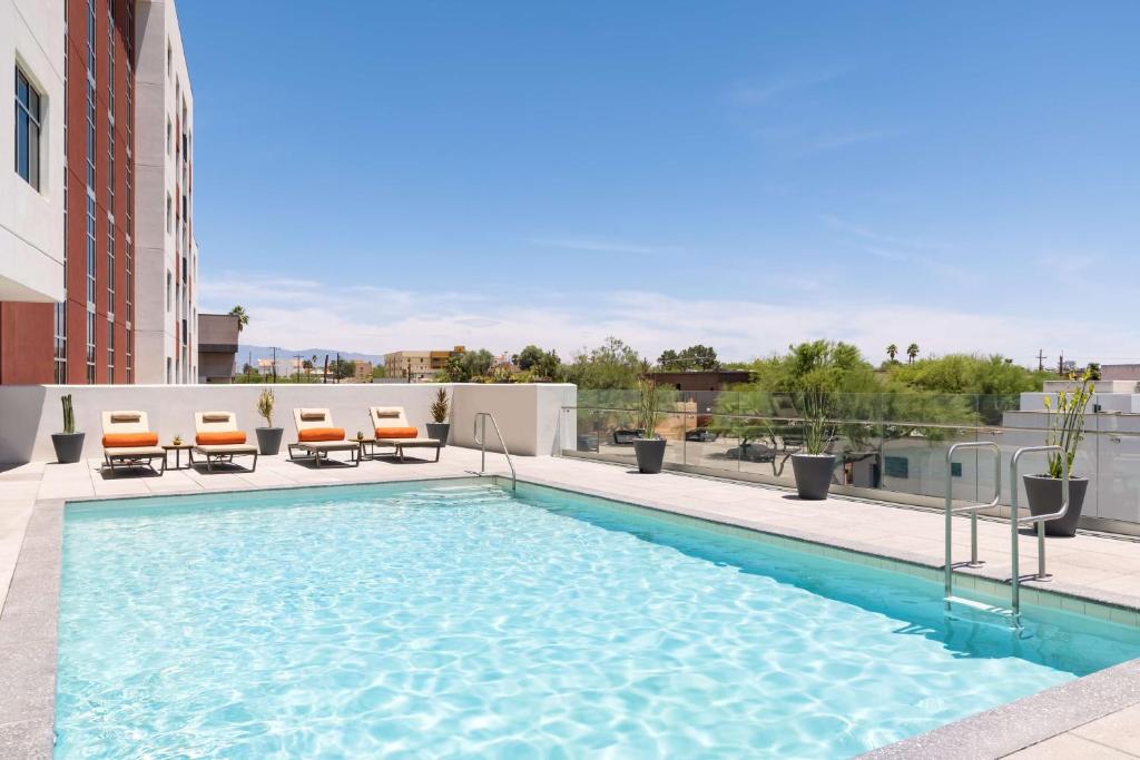 Bazén v ubytování Doubletree By Hilton Tucson Downtown Convention Center nebo v jeho okolí