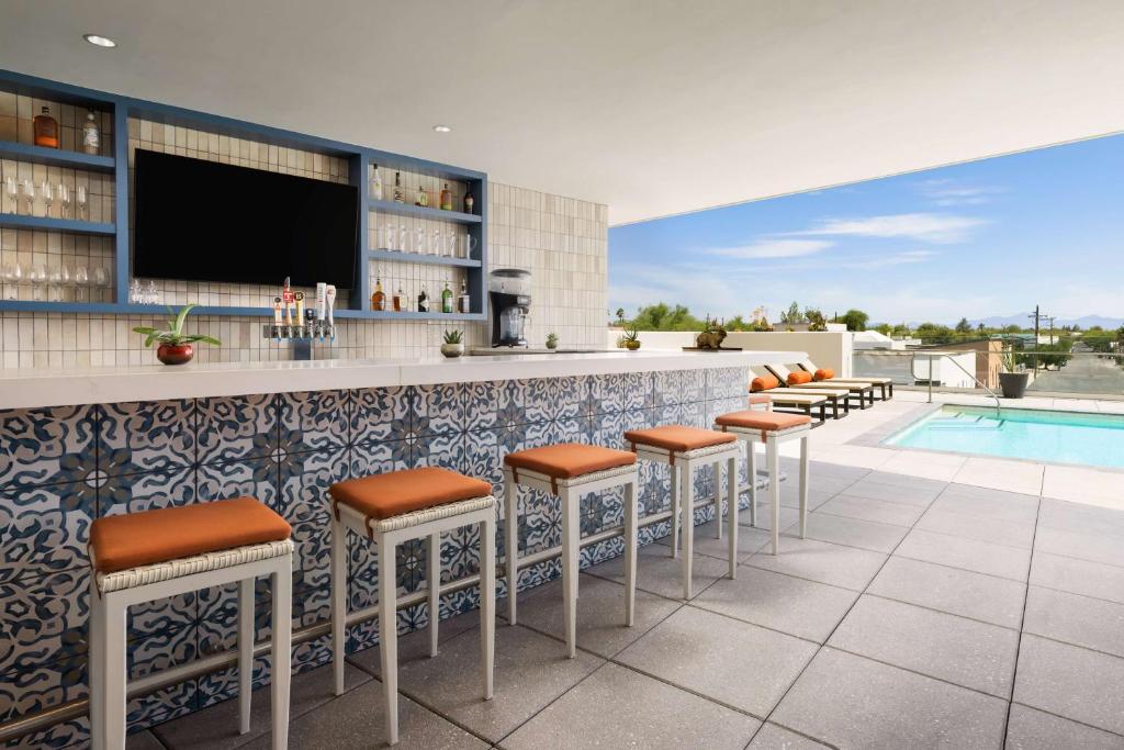 Bazén v ubytování Doubletree By Hilton Tucson Downtown Convention Center nebo v jeho okolí
