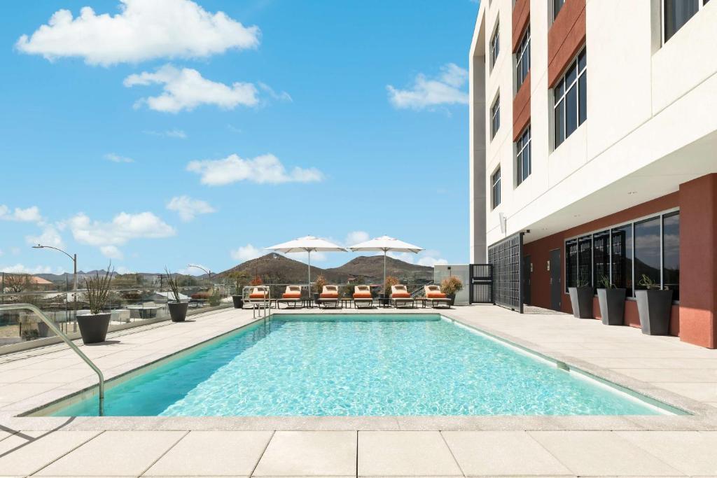 Bazén v ubytování Doubletree By Hilton Tucson Downtown Convention Center nebo v jeho okolí