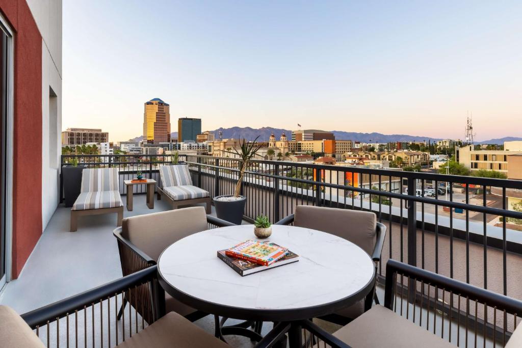 Balkón nebo terasa v ubytování Doubletree By Hilton Tucson Downtown Convention Center