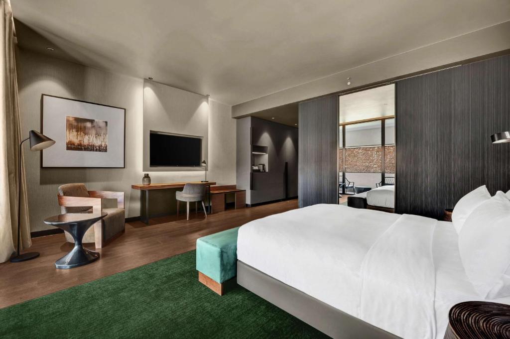 Cama ou camas em um quarto em Hilton Porto Gaia