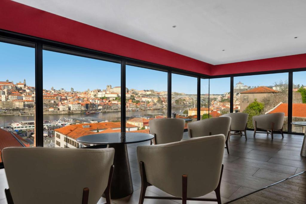Uma área de estar em Hilton Porto Gaia
