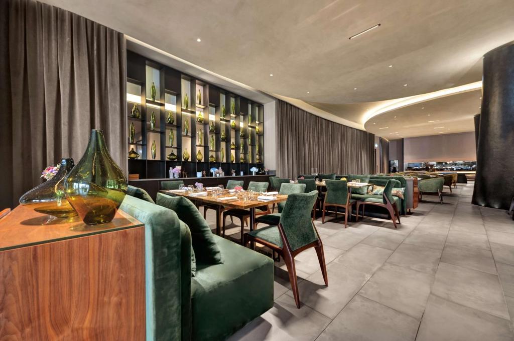 Uma área de estar em Hilton Porto Gaia
