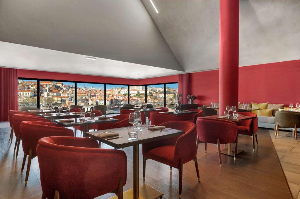 Uma área de estar em Hilton Porto Gaia