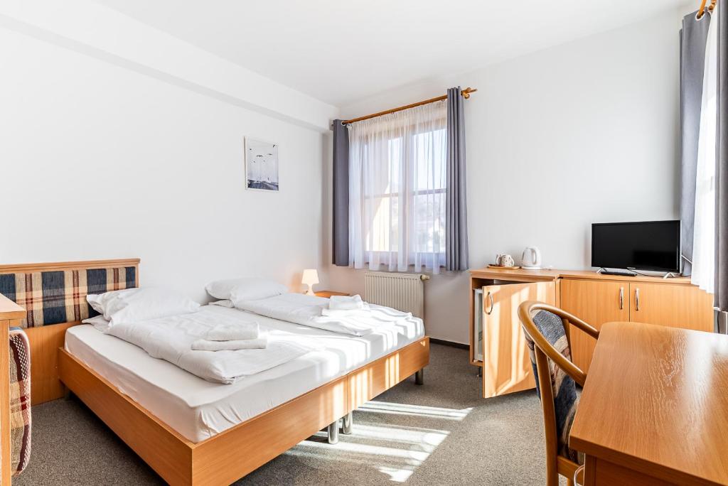 Postel nebo postele na pokoji v ubytování Garni Hotel Gavurky