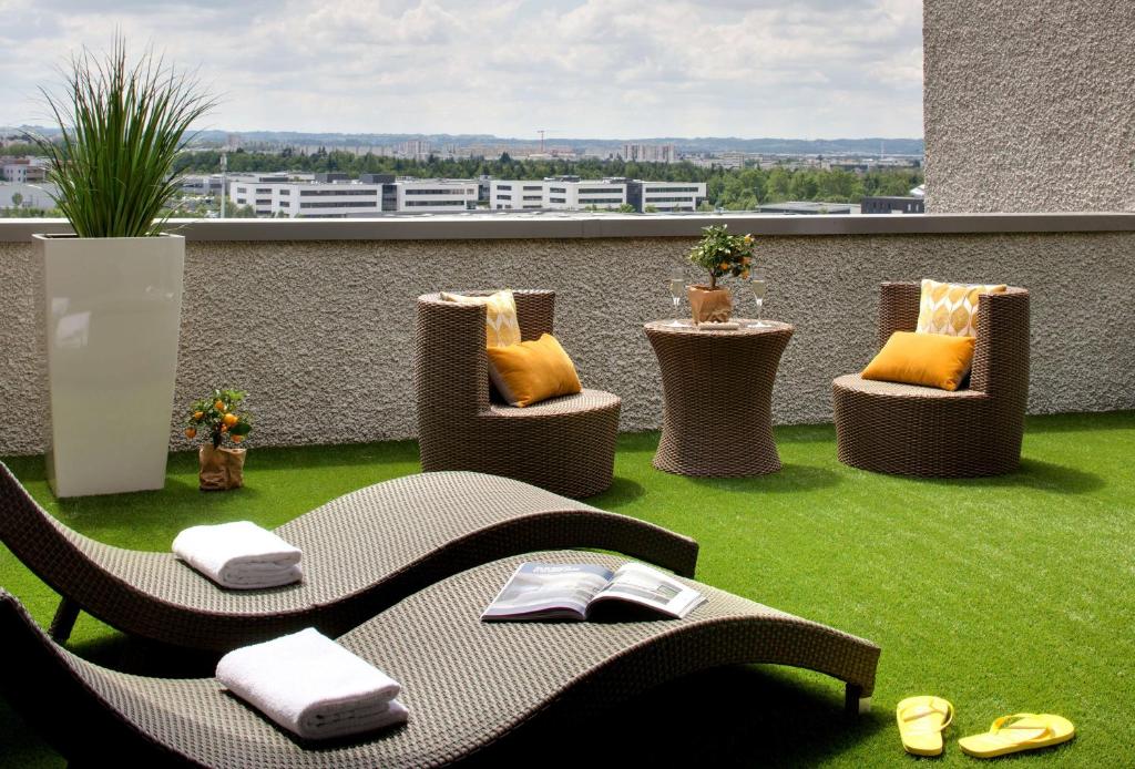 Posezení v ubytování DoubleTree by Hilton Lyon Eurexpo & Spa