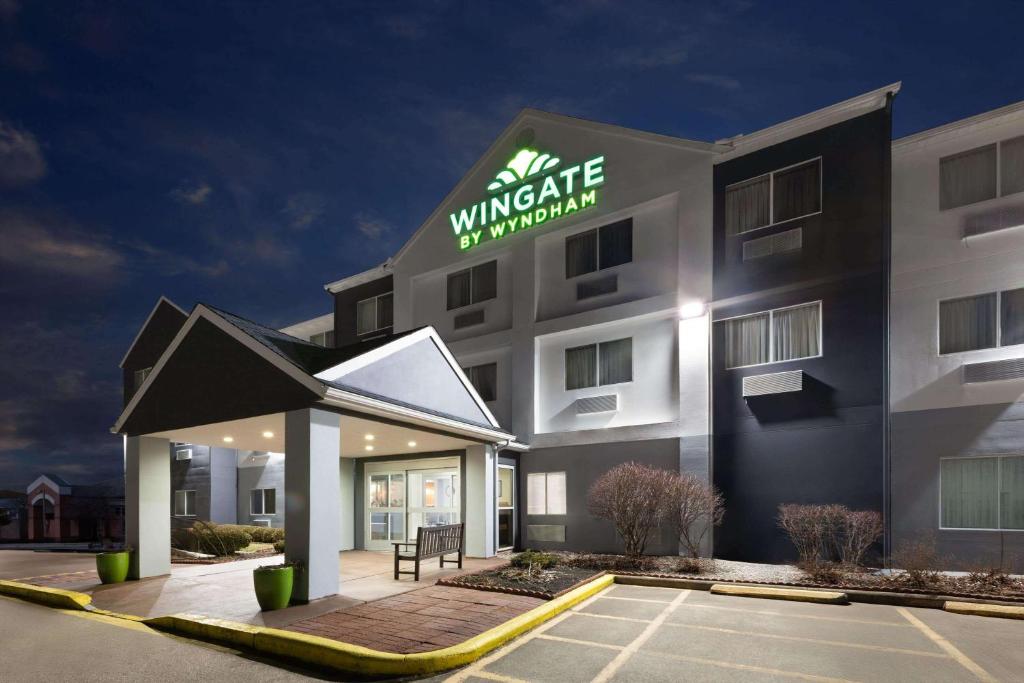 una representación del frente de un hotel en Wingate by Wyndham Marion, en Marion