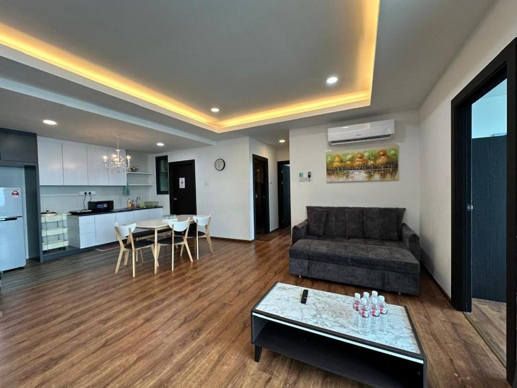 Kuchyň nebo kuchyňský kout v ubytování 2-12Pax, Free Parking, 3Room 2Bath, Vivacity Jazz 2 Kuching