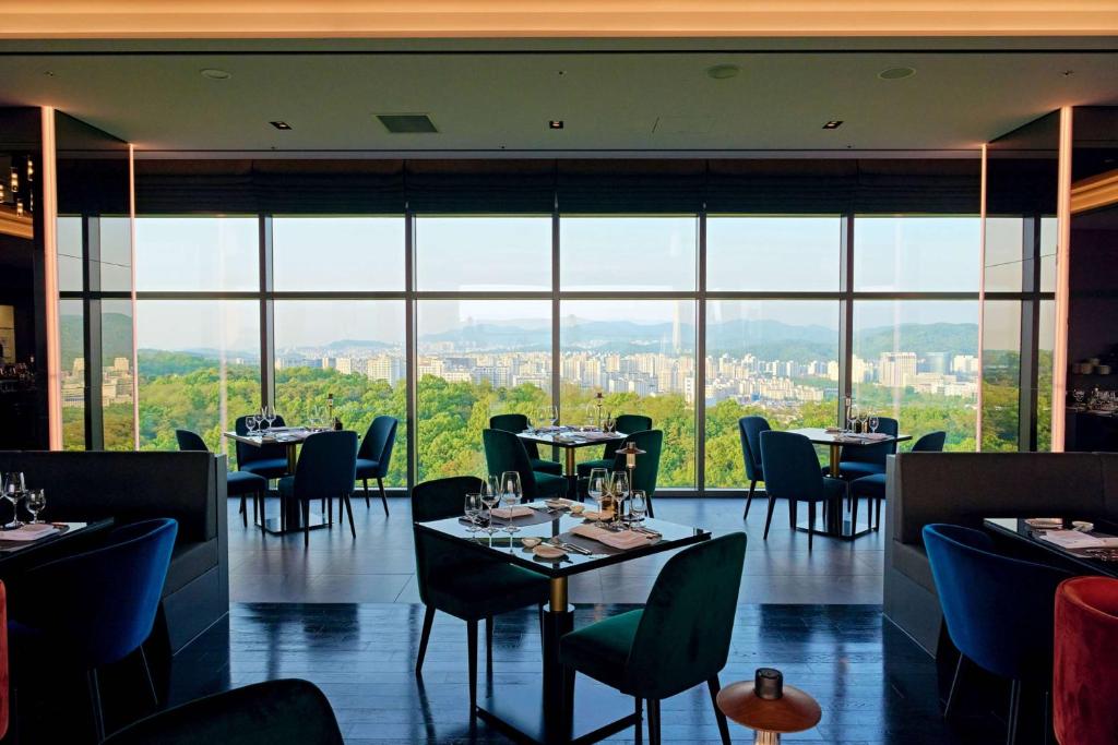 Restaurace v ubytování DoubleTree By Hilton Seoul Pangyo