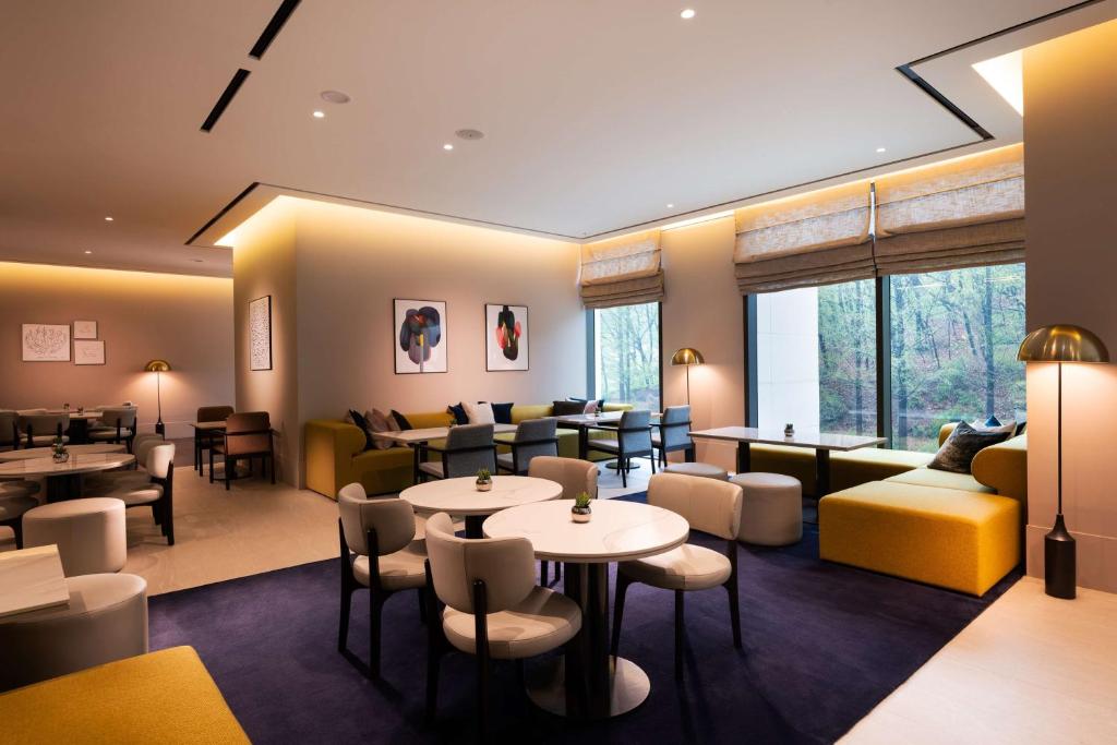 Posezení v ubytování DoubleTree By Hilton Seoul Pangyo