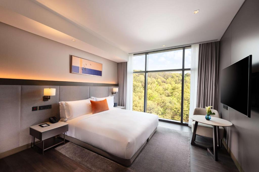 Postel nebo postele na pokoji v ubytování DoubleTree By Hilton Seoul Pangyo