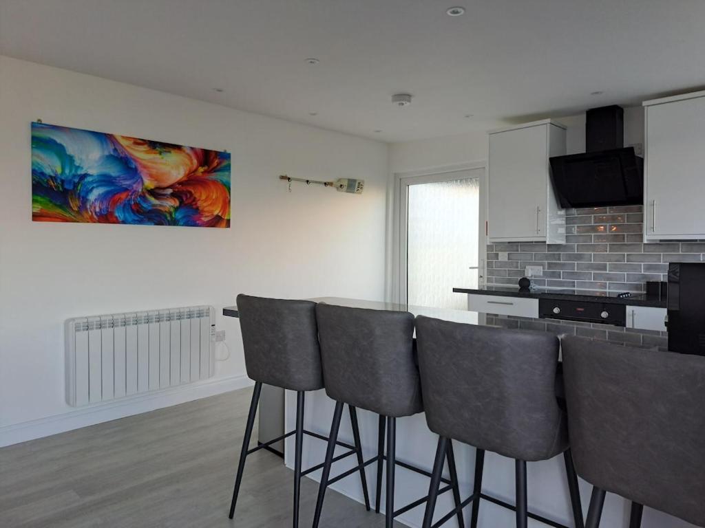 TV a/nebo společenská místnost v ubytování Seaview Escape