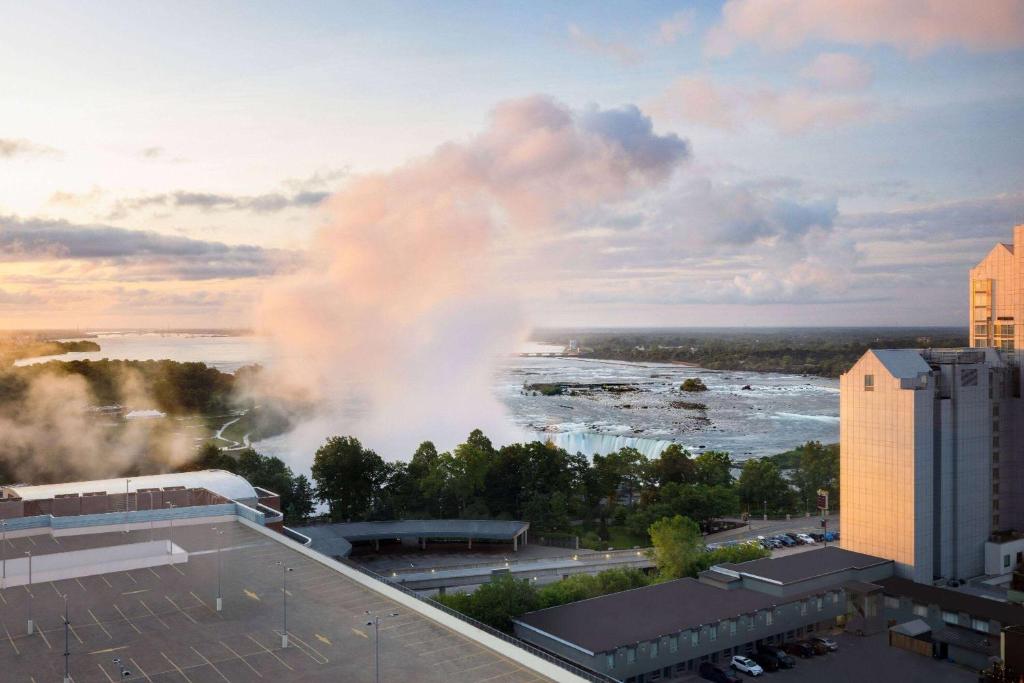 Wyndham Grand Fallsview Hotel - Resim 25