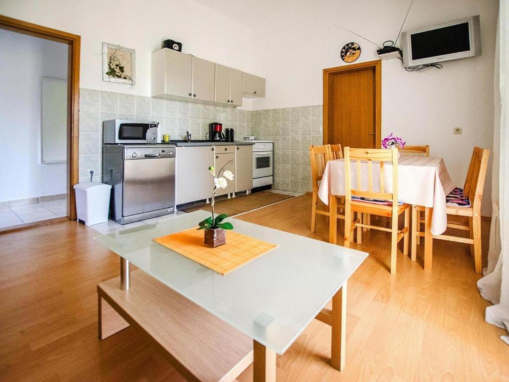 Kuchnia lub aneks kuchenny w obiekcie Apartment in Seline near the sea with seaview