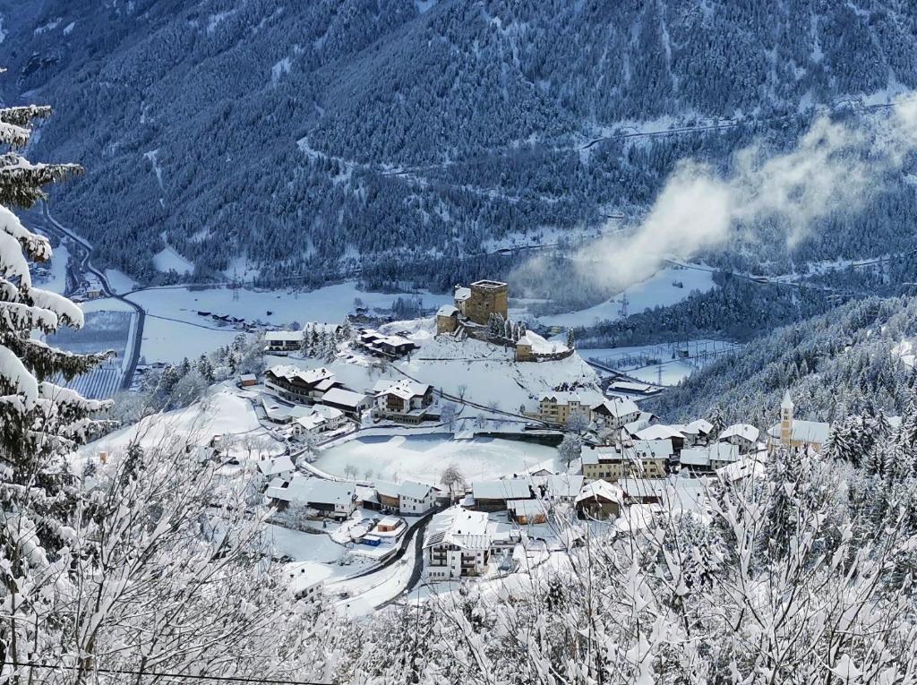 Loodusmaastik of the country house lähedal