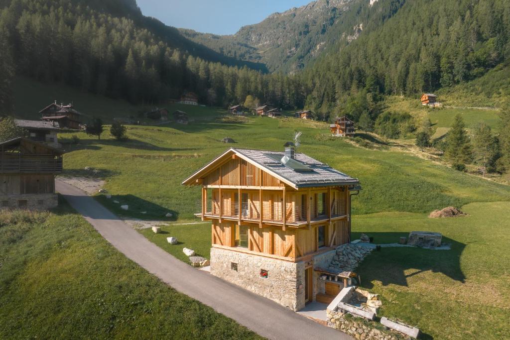a house on a hill in a field at Maso Stregozzi - Valorz in Rabbi
