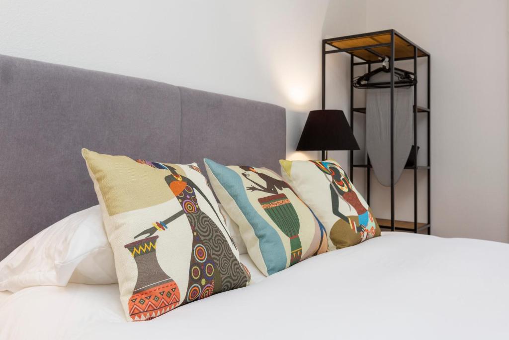 KAYA Zurich Apartment 2A - Downtown 2BR Apt with Balcony - Resim 11