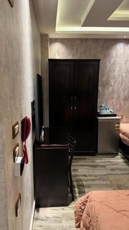 Postel nebo postele na pokoji v ubytování Pyramids Planet Hotel