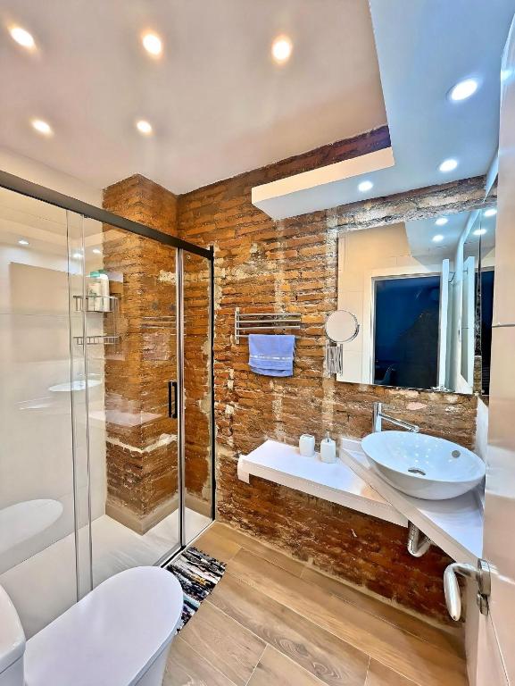 A bathroom at Excellent location Malaga centro historico 2 bed flat