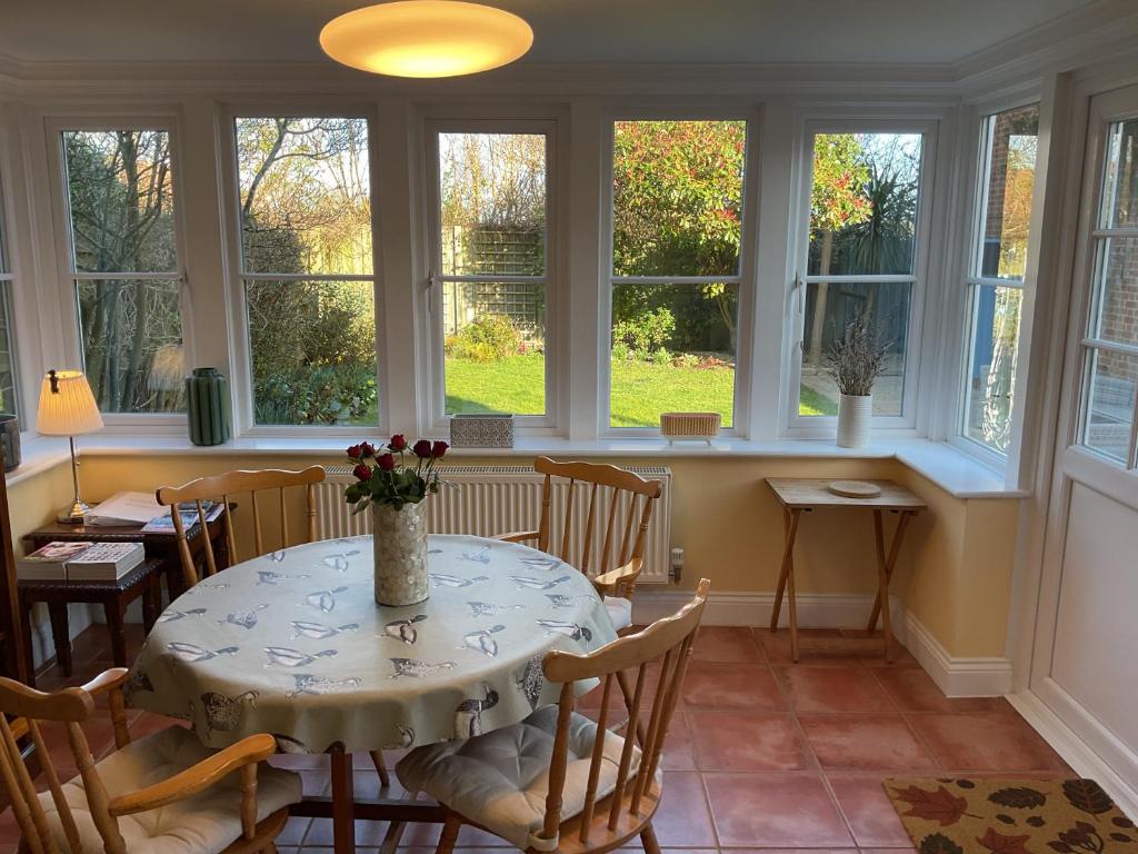 Peaceful house ideal for dogs lovely location 4