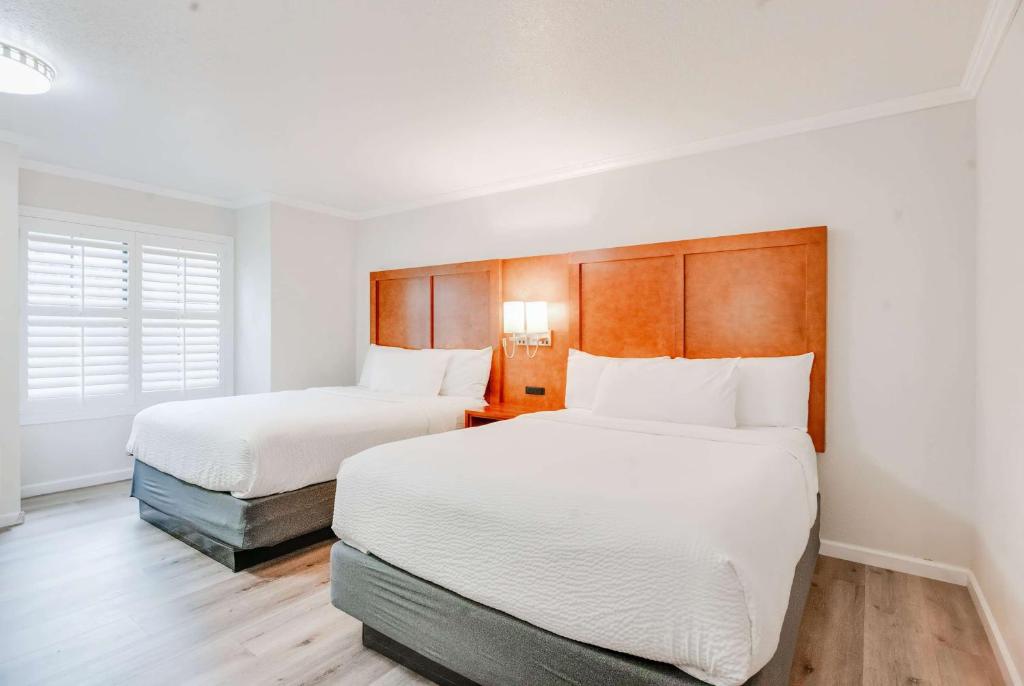 Ramada by Wyndham Mountain View photo