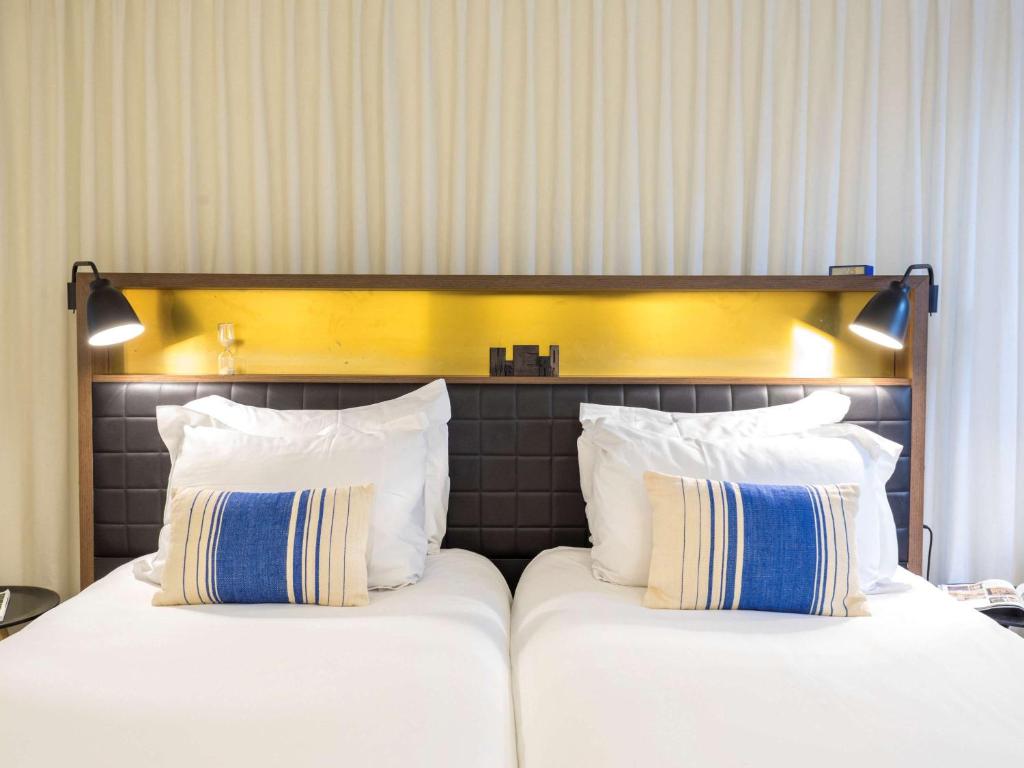 INK Hotel Amsterdam - MGallery Collectionにあるベッド